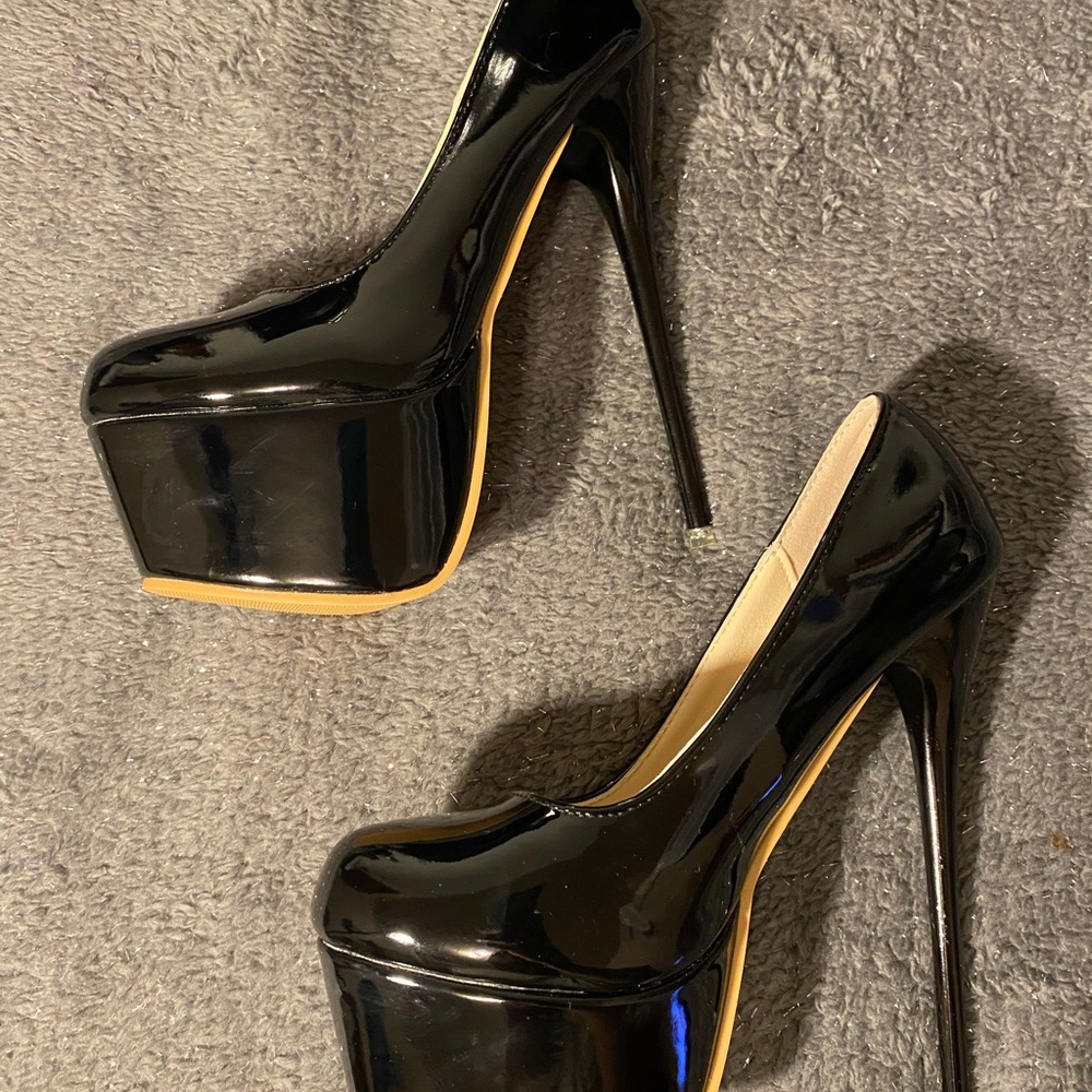 Fashion Nova Glossy Black Platform Heels